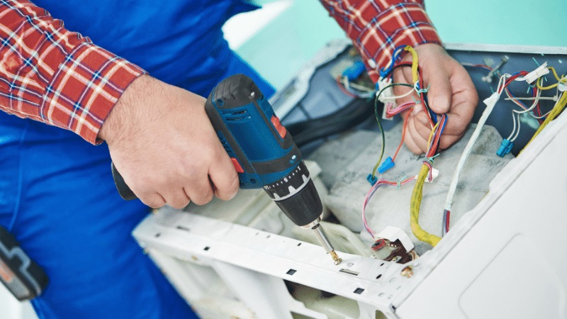 Çiğli Fondital Fondital çamaşır makinesi kart tamiri – Su almama arızası orijinal parça ile giderildi. - Teknik servis örneği